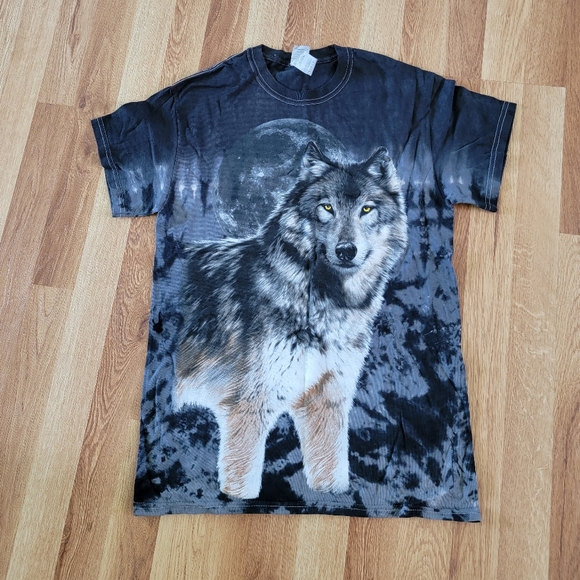 Other - ‼️sold‼️Wolf graphic design cotton shirt